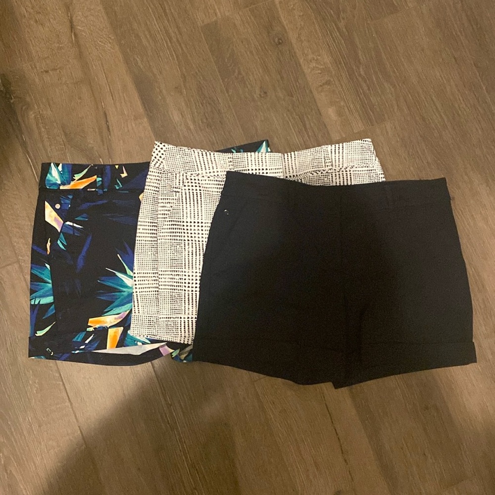 Women’s apt 9 shorts size 12
